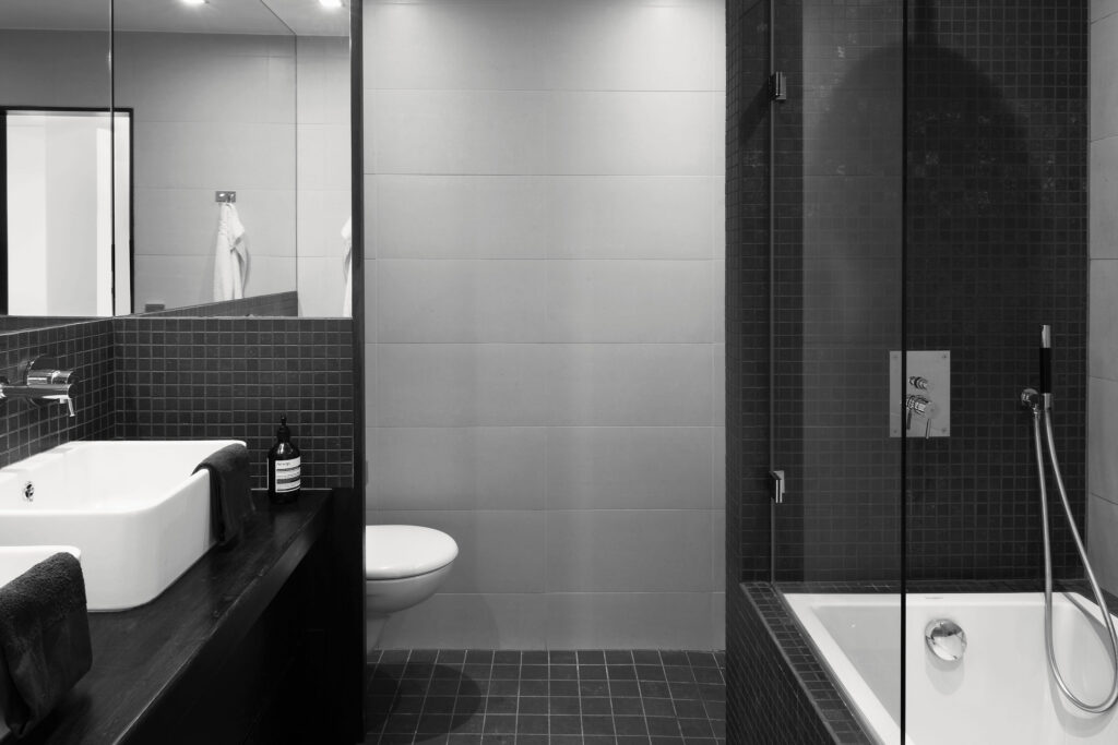 helrenovering badrum enskede plattsattning klinker golvvarme stockholm